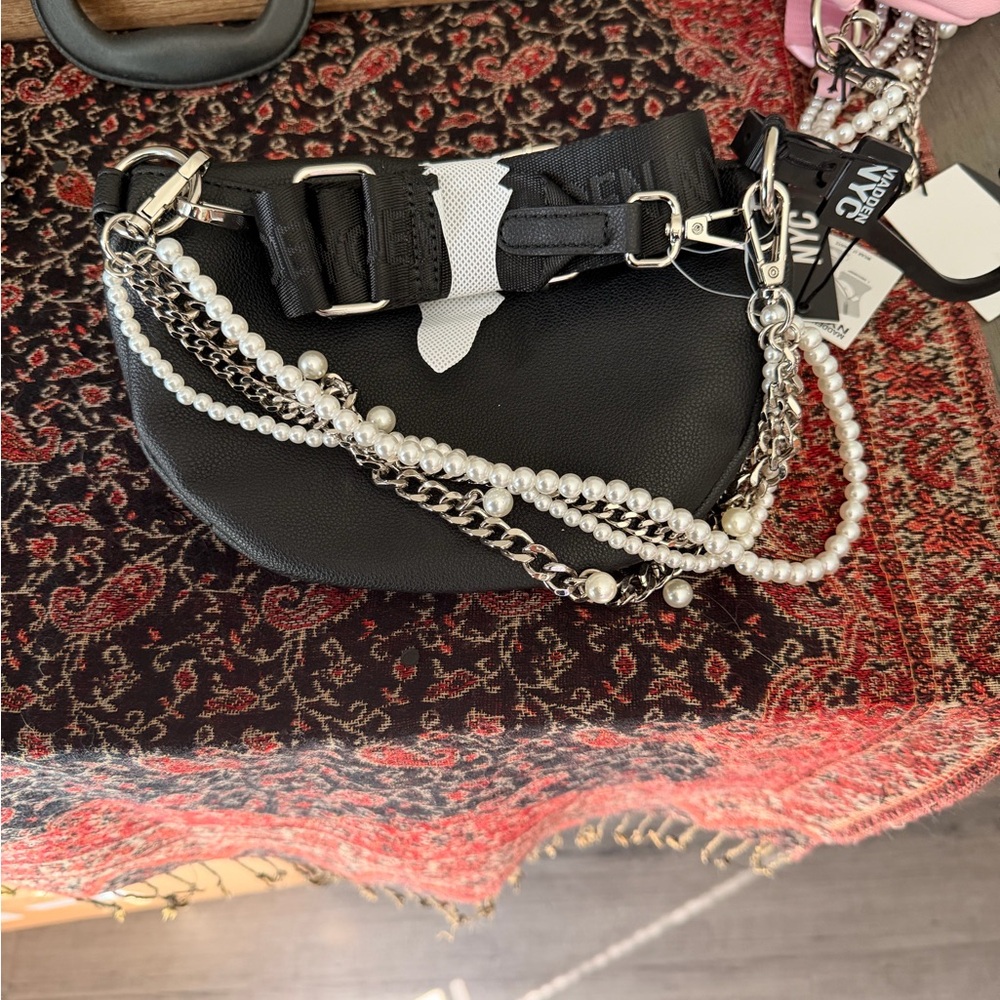 Madden NYC Black Crossbody Bag - Picture 4 of 4